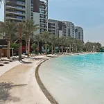 Lagoon Charm Luxurious Waterfront Living