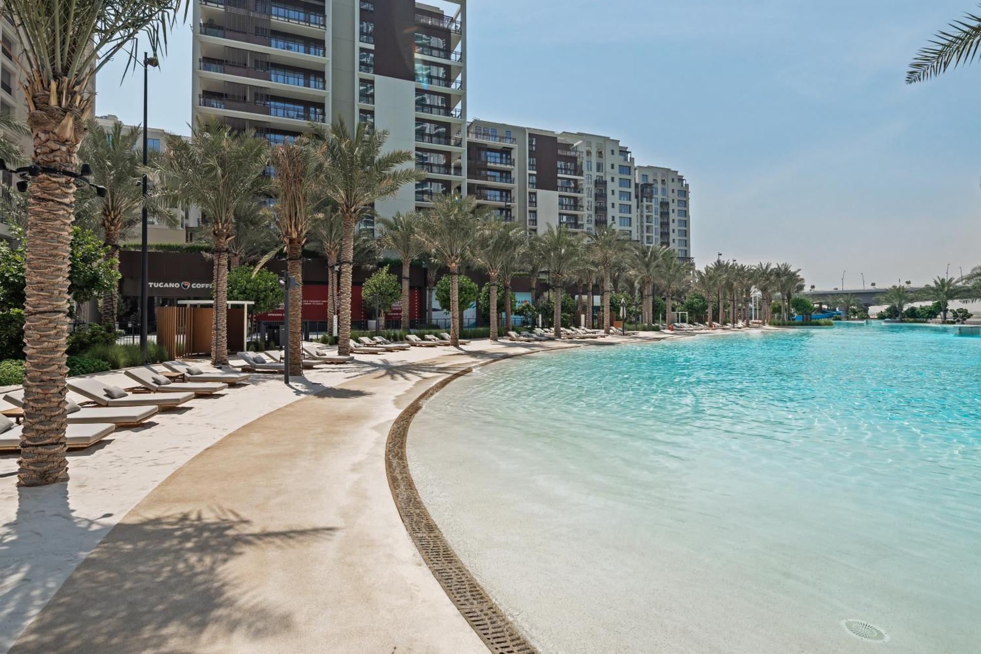 Lagoon Charm Luxurious Waterfront Living Apartment *