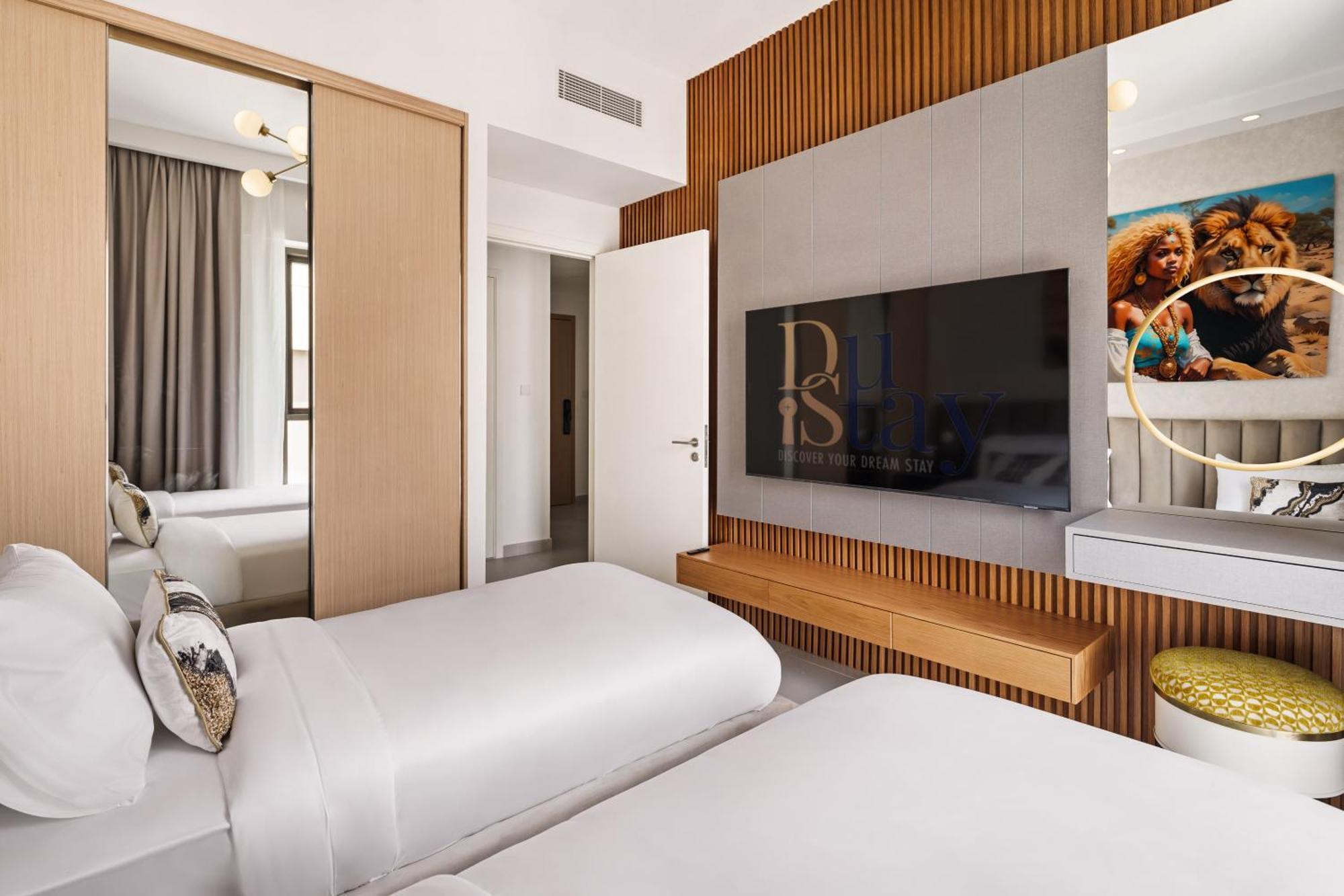 Lagoon Charm Luxurious Waterfront Living Apartment Dubai